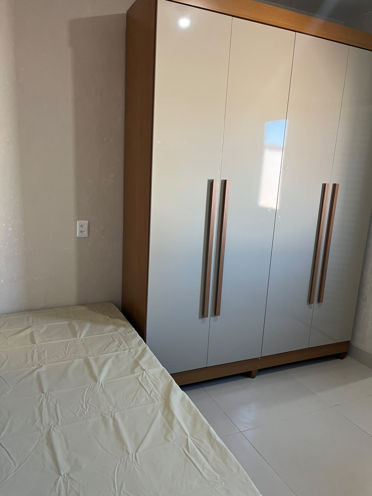 Quarto com armário planejado